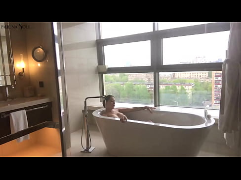 ❤️ Milžiniškas kūdikis aistringai masturbuoja savo putę vonios kambaryje ️❌ Just porno prie mūsų ❌❤
